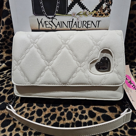 BETSEY JOHNSON Cream Quilted Shoulder Bag W/Detatchable Chain Strap NWT - Picture 1 of 8